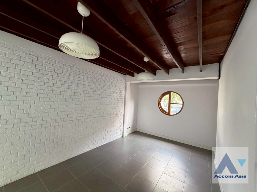 6  3 br House for rent and sale in Sukhumvit ,Bangkok BTS Phra khanong AA26473