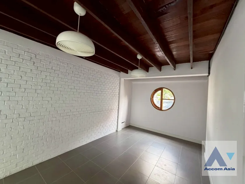 9  3 br House For Rent in Sukhumvit ,Bangkok BTS Phra khanong AA26473