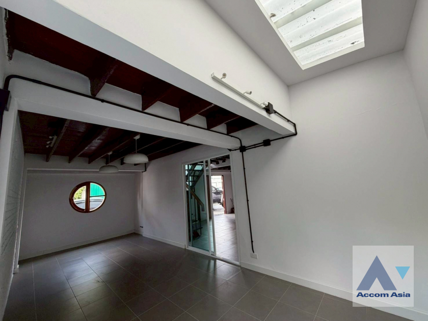 8  3 br House for rent and sale in Sukhumvit ,Bangkok BTS Phra khanong AA26473