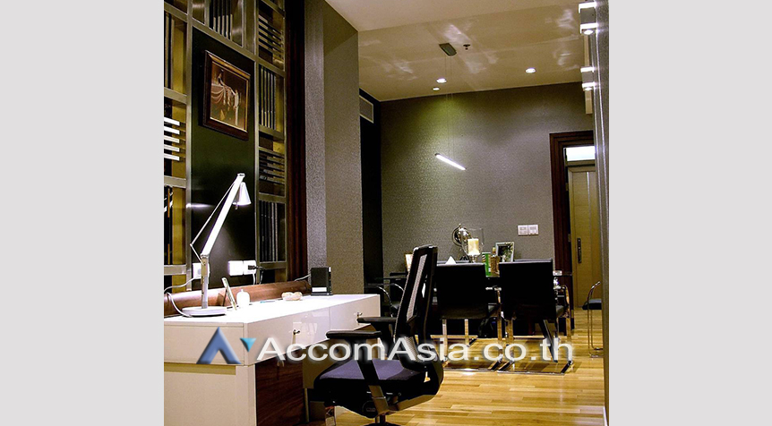 unit 2 Bedrooms  Condominium For Sale in Sukhumvit, Bangkok  near MRT Sukhumvit - BTS Asok (AA26475)