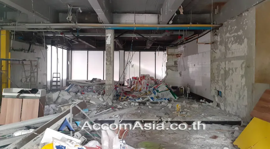 unit Retail / showroom For Rent in Ploenchit, Bangkok  near BTS Chitlom (AA26478)