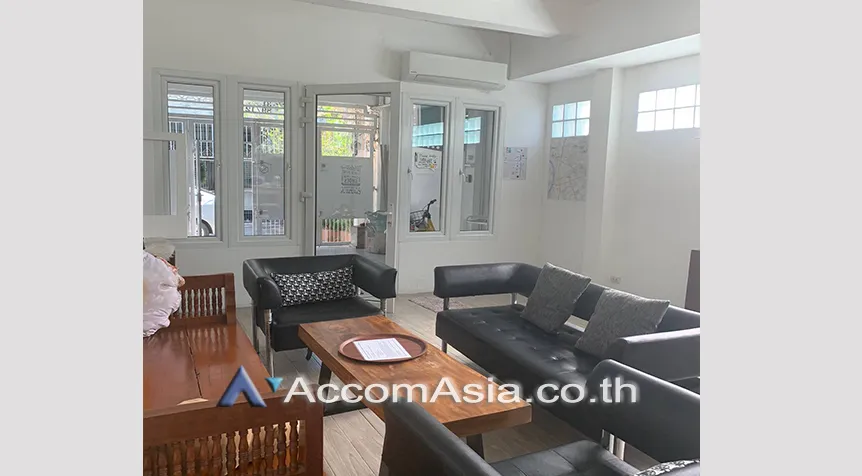 unit 3 Bedrooms  Townhouse For Sale in Sathorn, Bangkok  (AA26482)