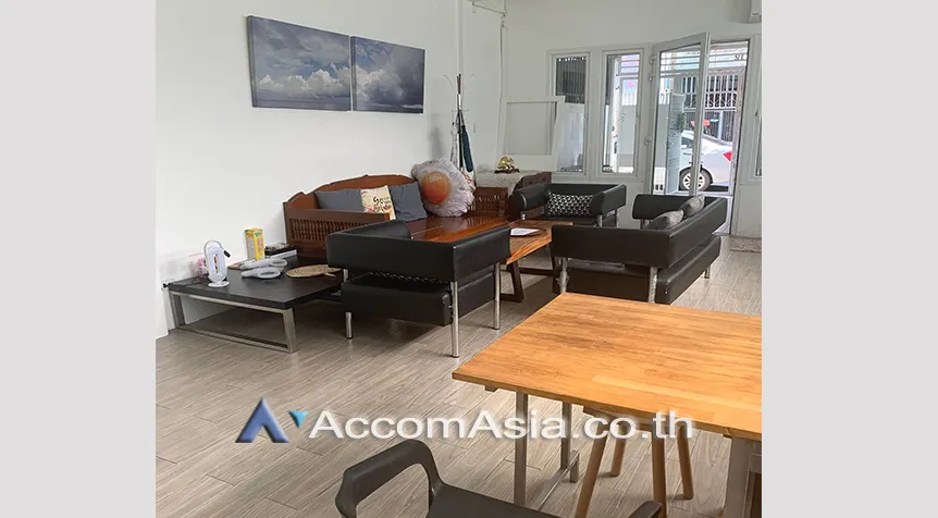 unit 3 Bedrooms  Townhouse For Sale in Sathorn, Bangkok  (AA26482)
