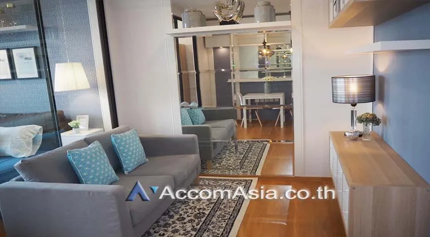 unit 1 Bedroom  Condominium For Sale in Silom, Bangkok  near BTS Surasak (AA26491)