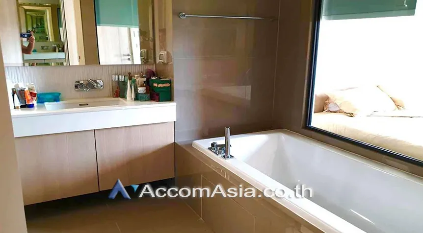 unit 2 Bedrooms  Condominium For Sale in Sukhumvit, Bangkok  near BTS Ekkamai (AA26502)