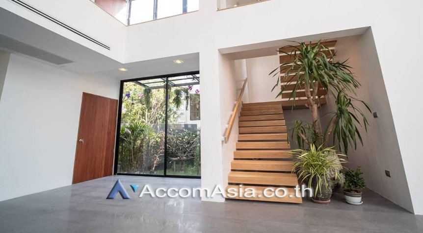 4  5 br House For Sale in Sukhumvit ,Bangkok BTS Phra khanong AA26511