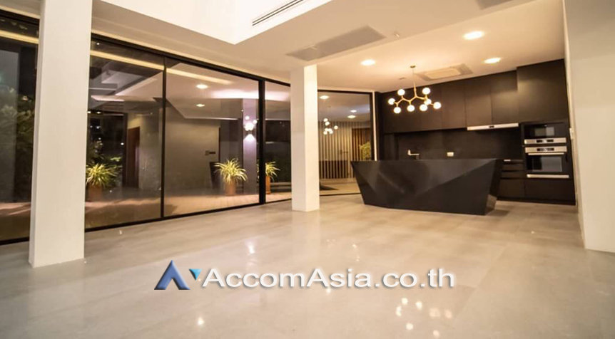 6  5 br House For Sale in Sukhumvit ,Bangkok BTS Phra khanong AA26511