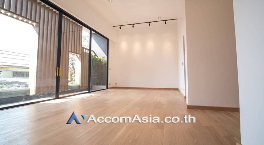 11  5 br House For Sale in Sukhumvit ,Bangkok BTS Phra khanong AA26511