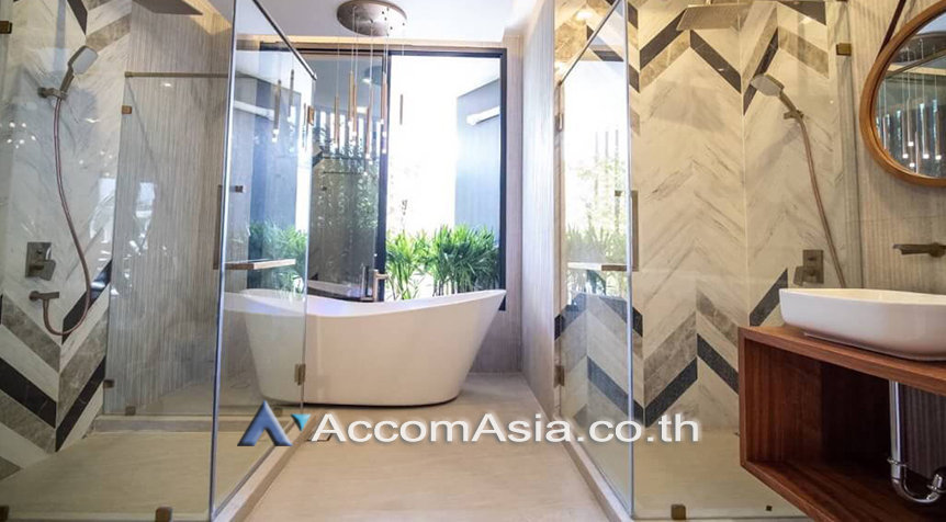18  5 br House For Sale in Sukhumvit ,Bangkok BTS Phra khanong AA26511
