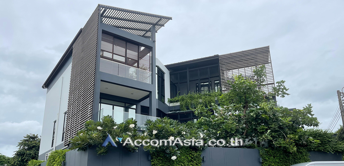  2  5 br House For Sale in Sukhumvit ,Bangkok BTS Phra khanong AA26511