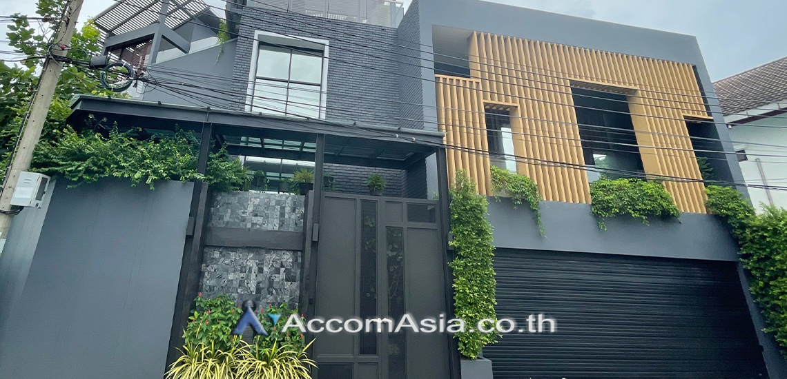 21  5 br House For Sale in Sukhumvit ,Bangkok BTS Phra khanong AA26511