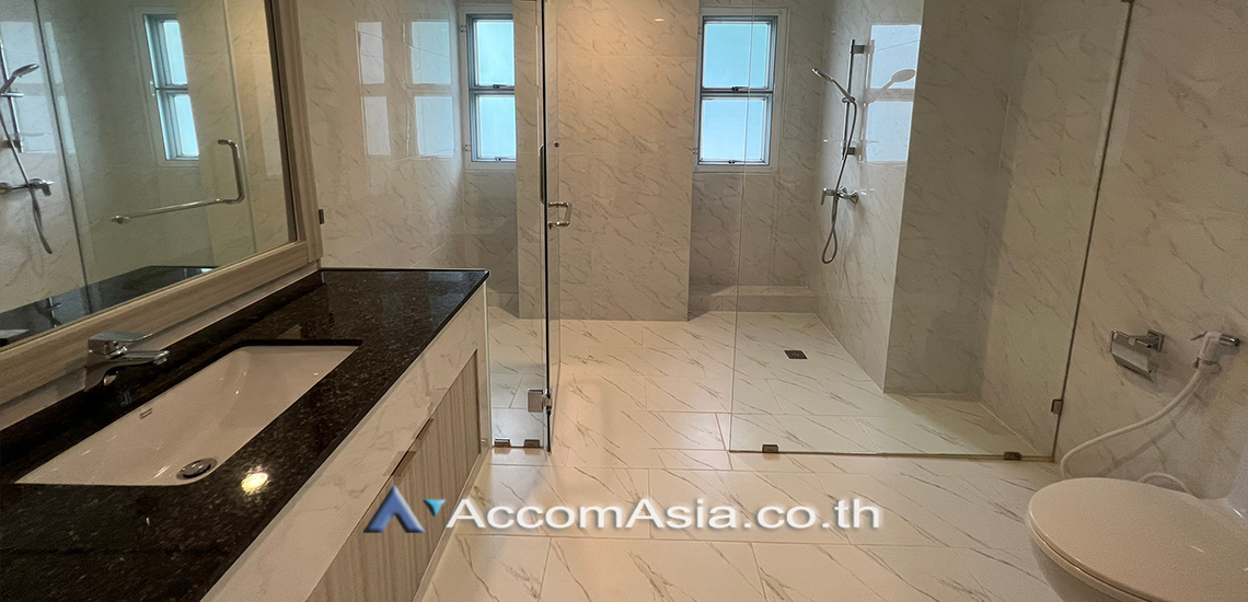 26  4 br Apartment For Rent in Sukhumvit ,Bangkok MRT Sukhumvit - BTS Asok at Newly renovated modern style living place AA26521
