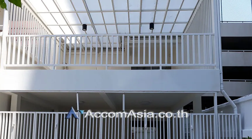 15  3 br Townhouse For Rent in Sukhumvit ,Bangkok BTS Nana AA26522