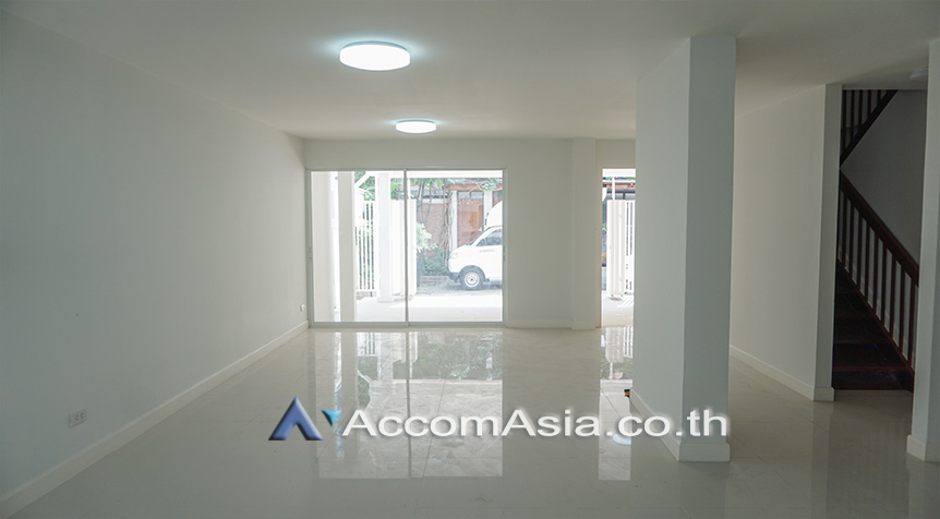  1  3 br Townhouse For Rent in Sukhumvit ,Bangkok BTS Nana AA26522