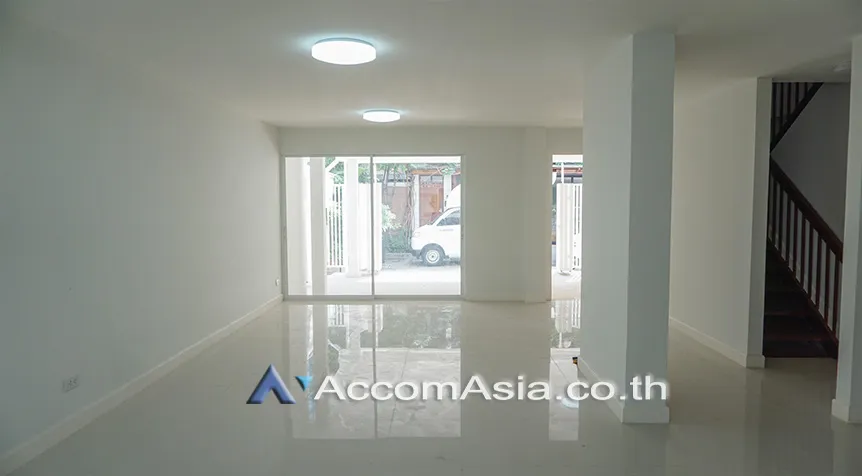  1  3 br Townhouse For Rent in Sukhumvit ,Bangkok BTS Nana AA26522