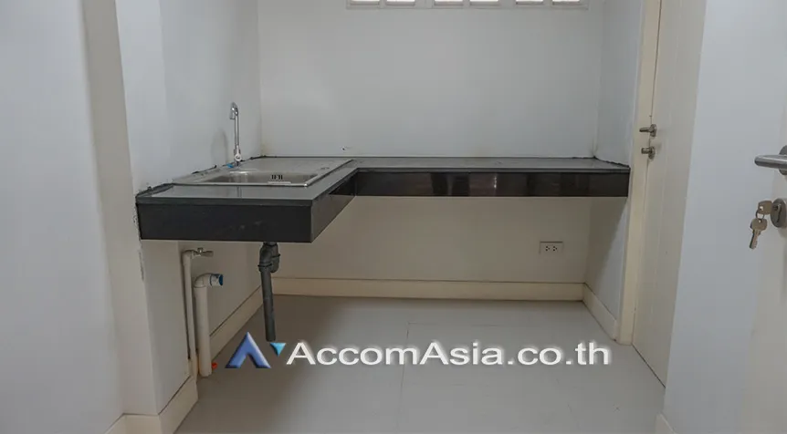 unitHome Office |  3 Bedrooms  Townhouse For Rent in Sukhumvit, Bangkok  near BTS Nana (AA26522)