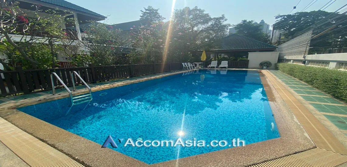 18  4 br House for rent and sale in Sukhumvit ,Bangkok BTS Phrom Phong at Kid Friendly House Compound AA26529
