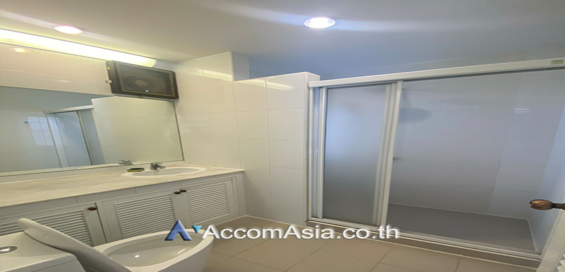 13  4 br House for rent and sale in Sukhumvit ,Bangkok BTS Phrom Phong at Kid Friendly House Compound AA26529