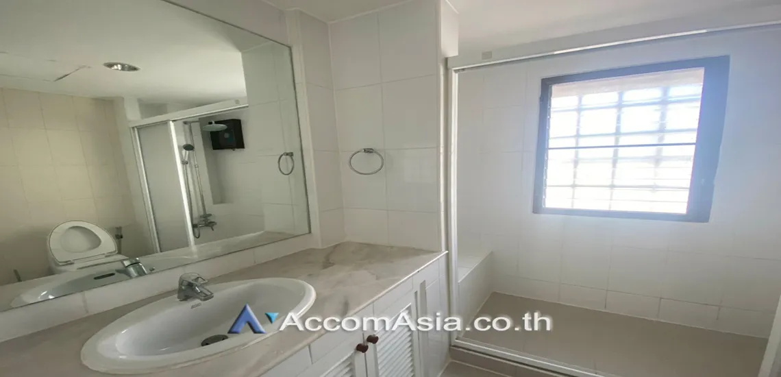10  4 br House for rent and sale in Sukhumvit ,Bangkok BTS Phrom Phong at Kid Friendly House Compound AA26529
