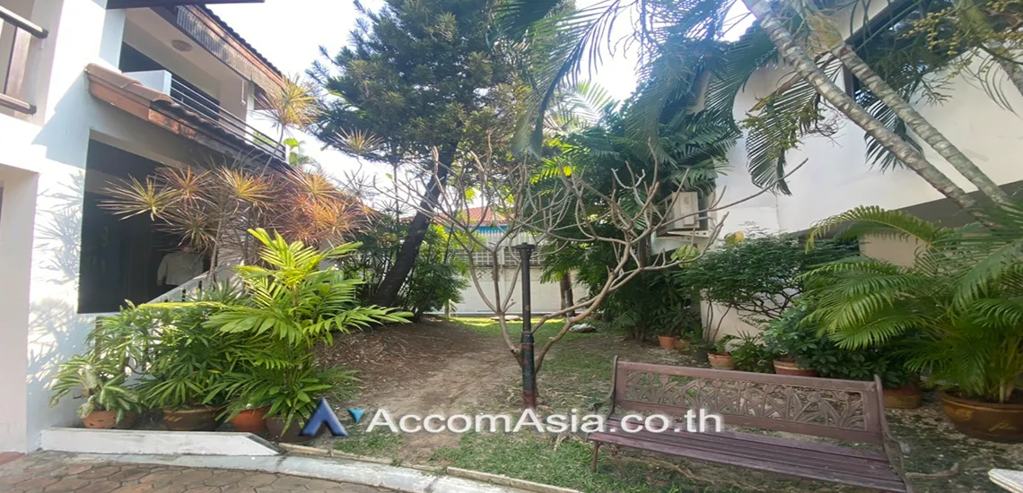 unit 4 Bedrooms  House For Rent & Sale in Sukhumvit, Bangkok  near BTS Phrom Phong (AA26529)