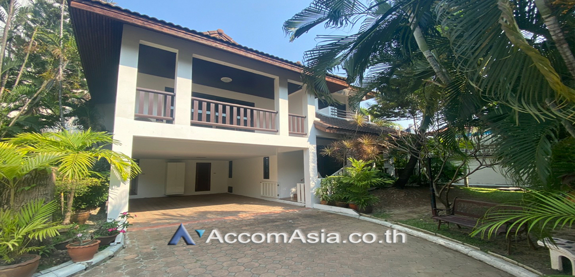  1  4 br House For Rent in Sukhumvit ,Bangkok BTS Phrom Phong at Kid Friendly House Compound AA26529