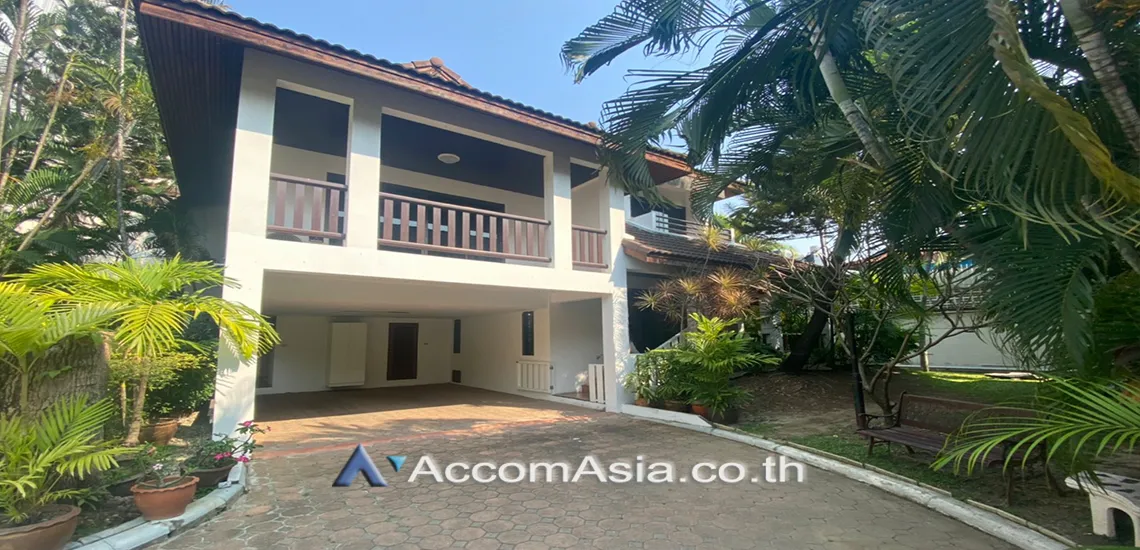 unit 4 Bedrooms  House For Rent & Sale in Sukhumvit, Bangkok  near BTS Phrom Phong (AA26529)