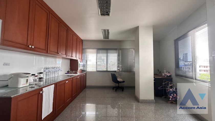 34  Studio Building For Sale in Sukhumvit ,Bangkok BTS Phra khanong AA26619