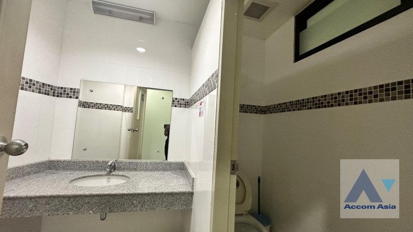 47  Studio Building For Sale in Sukhumvit ,Bangkok BTS Phra khanong AA26619