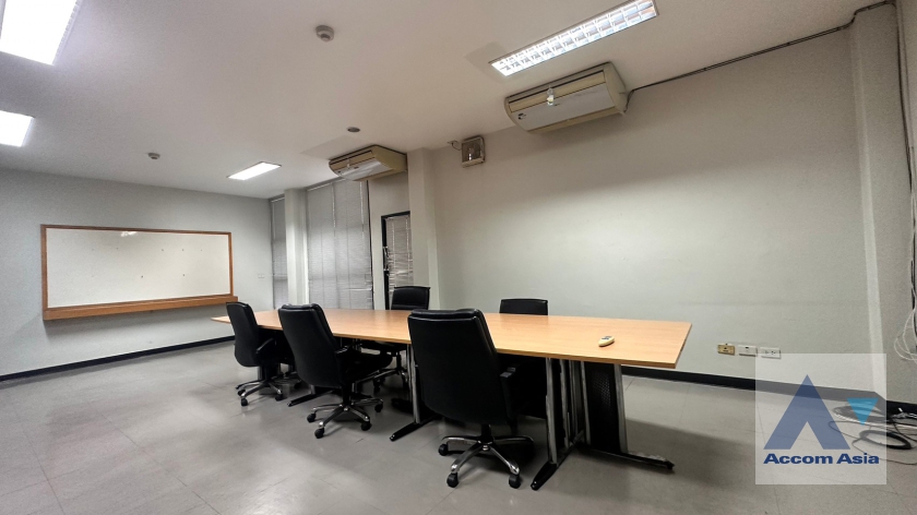 5  Studio Building For Sale in Sukhumvit ,Bangkok BTS Phra khanong AA26619
