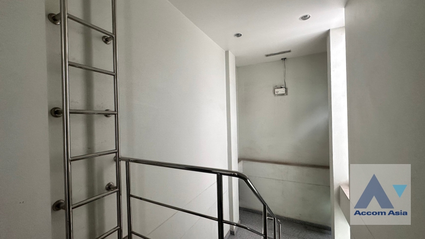 45  Studio Building For Sale in Sukhumvit ,Bangkok BTS Phra khanong AA26619