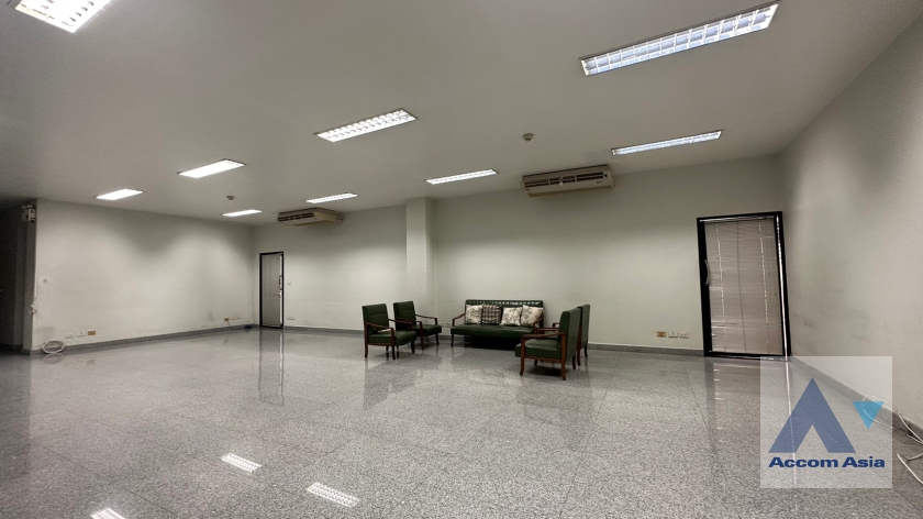 4  Studio Building For Sale in Sukhumvit ,Bangkok BTS Phra khanong AA26619