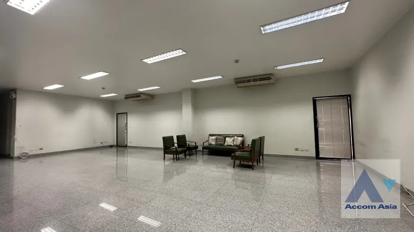4  Studio Building For Sale in Sukhumvit ,Bangkok BTS Phra khanong AA26619