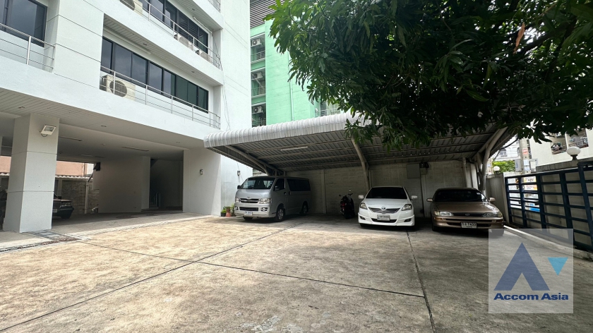 50  Studio Building For Sale in Sukhumvit ,Bangkok BTS Phra khanong AA26619