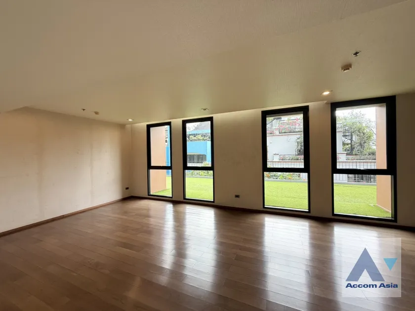unitHuge Terrace, Pet friendly |  3 Bedrooms  Condominium For Rent & Sale in Sathorn, Bangkok  near BTS Chong Nonsi (AA26657)
