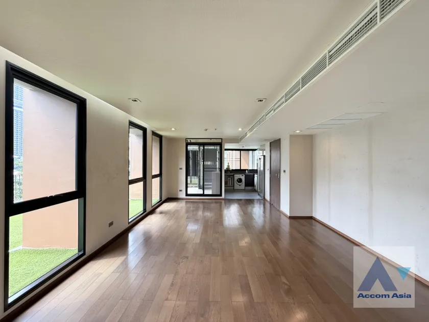 unitHuge Terrace, Pet friendly |  3 Bedrooms  Condominium For Rent & Sale in Sathorn, Bangkok  near BTS Chong Nonsi (AA26657)