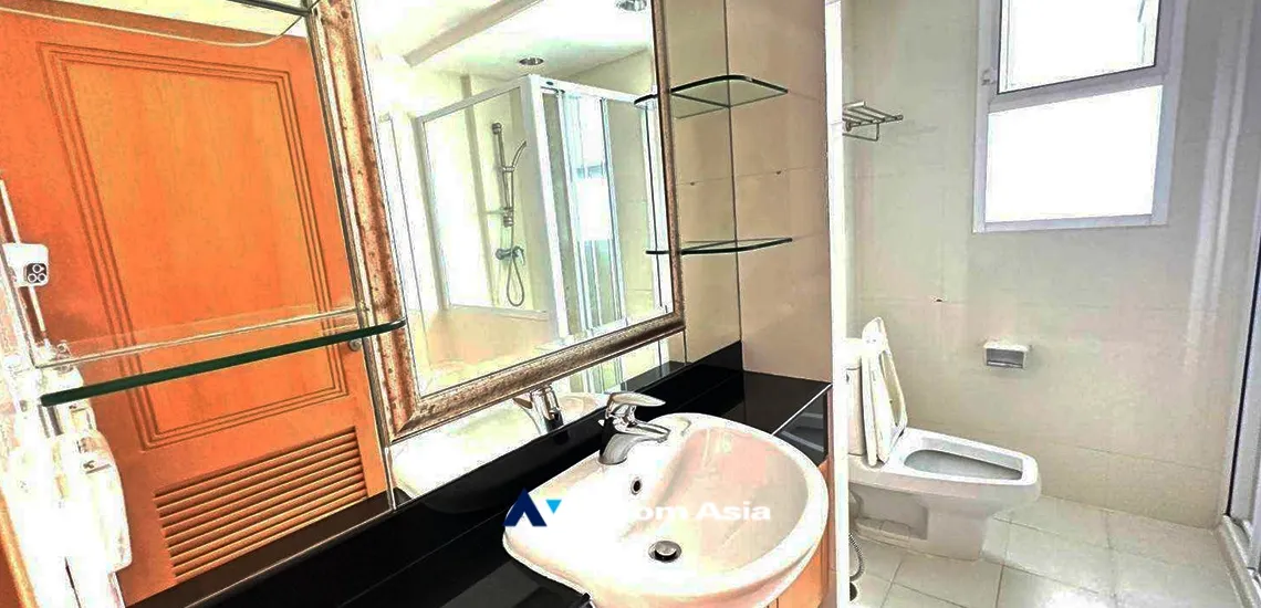 7  3 br Apartment For Rent in Sukhumvit ,Bangkok BTS Phrom Phong at Apartment with Top Facilities, Close to Emshere AA26721