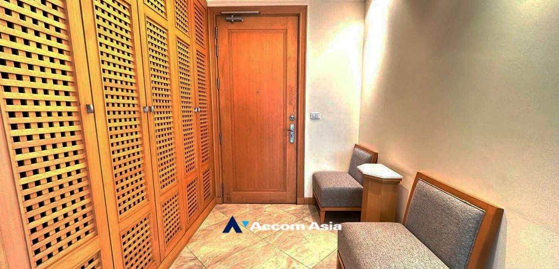 4  3 br Apartment For Rent in Sukhumvit ,Bangkok BTS Phrom Phong at Apartment with Top Facilities, Close to Emshere AA26721