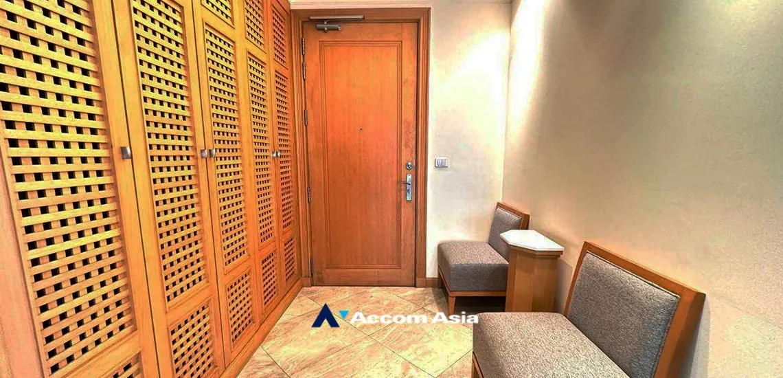 4  3 br Apartment For Rent in Sukhumvit ,Bangkok BTS Phrom Phong at Apartment with Top Facilities, Close to Emshere AA26721