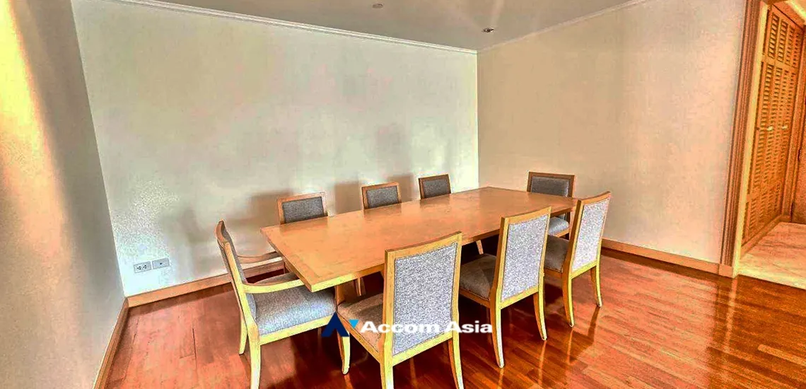 unit 3 Bedrooms  Apartment For Rent in Sukhumvit, Bangkok  near BTS Phrom Phong (AA26721)