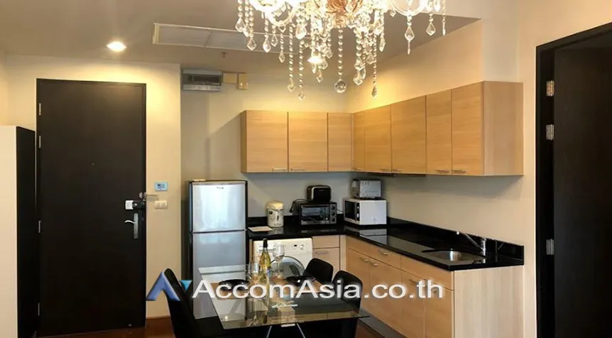 unit 1 Bedroom  Condominium For Rent in Ploenchit, Bangkok  near BTS Chitlom (AA26723)