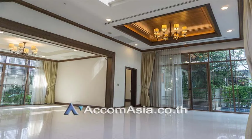 unitPet friendly |  4 Bedrooms  House For Rent in Sathorn, Bangkok  near BTS Saint Louis - BRT Thanon Chan (AA26726)