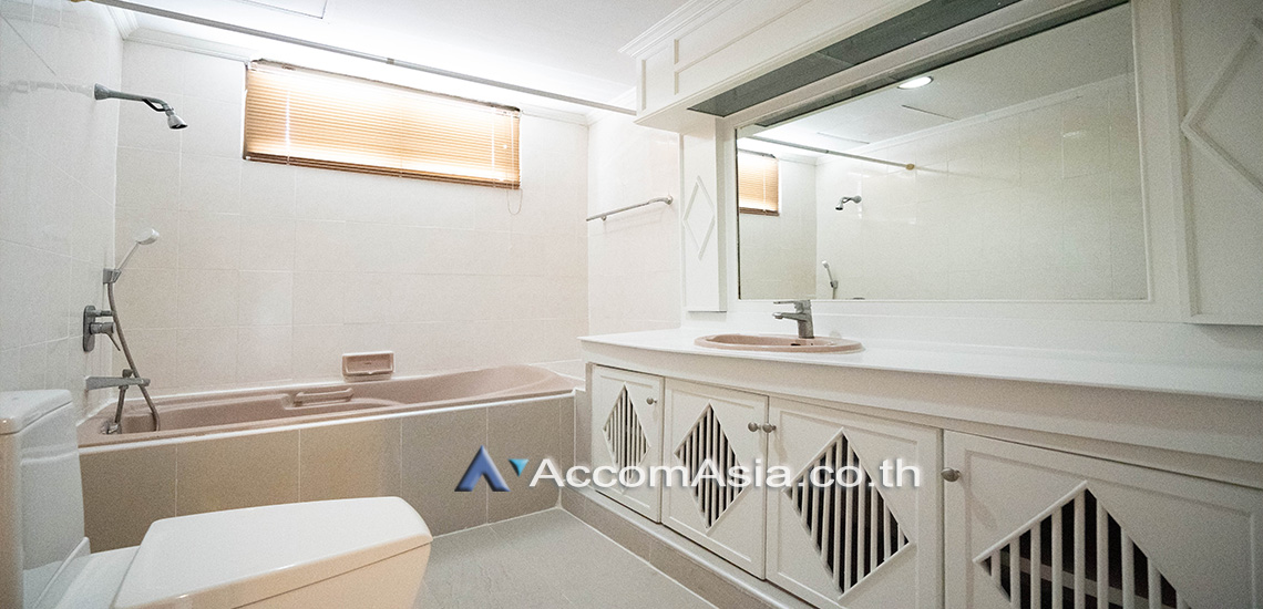 9  3 br Apartment For Rent in Sukhumvit ,Bangkok BTS Phrom Phong at Pet friendly - High rise Apartment in Phrom Phong AA26728
