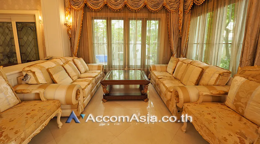 unit 4 Bedrooms  House For Sale in Rama 3, Bangkok  near BTS Surasak - BRT Charoenrat (AA26745)