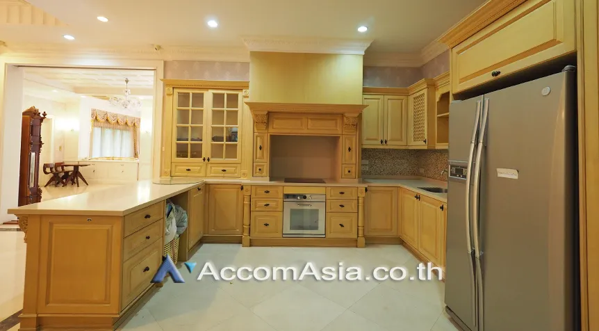 unit 4 Bedrooms  House For Sale in Rama 3, Bangkok  near BTS Surasak - BRT Charoenrat (AA26745)