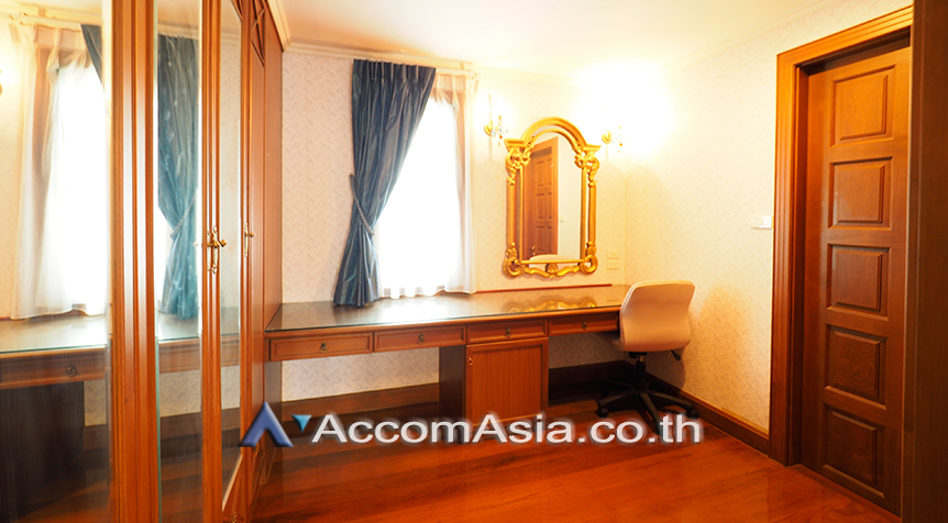 8  4 br House For Sale in Rama 3 ,Bangkok BTS Surasak - BRT Charoenrat at House  in Compound AA26745