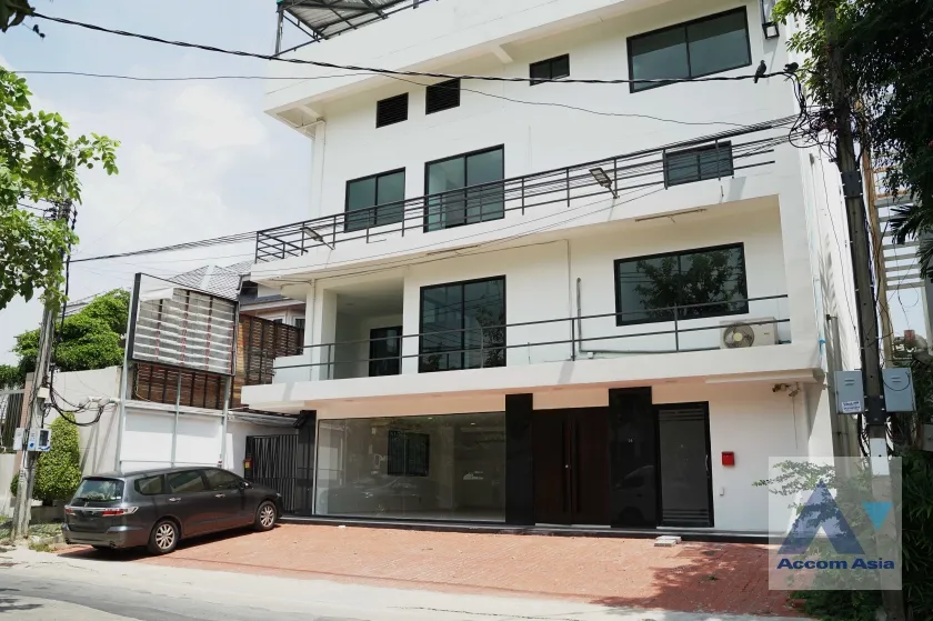unitOffice, Home Office, Private Swimming Pool |  7 Bedrooms  House For Rent in Pattanakarn, Bangkok  (AA26801)