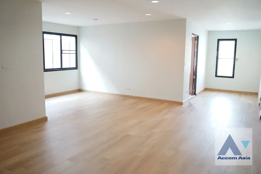 unitOffice, Home Office, Private Swimming Pool |  7 Bedrooms  House For Rent in Pattanakarn, Bangkok  (AA26801)