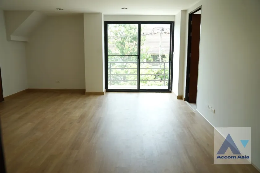 9  7 br House For Rent in Pattanakarn ,Bangkok  AA26801