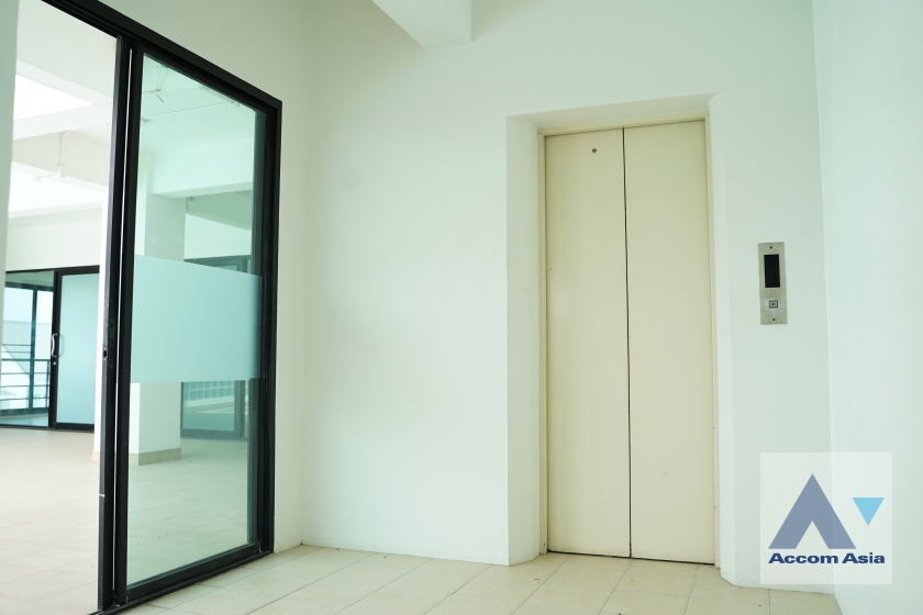 12  7 br House For Rent in Pattanakarn ,Bangkok  AA26801