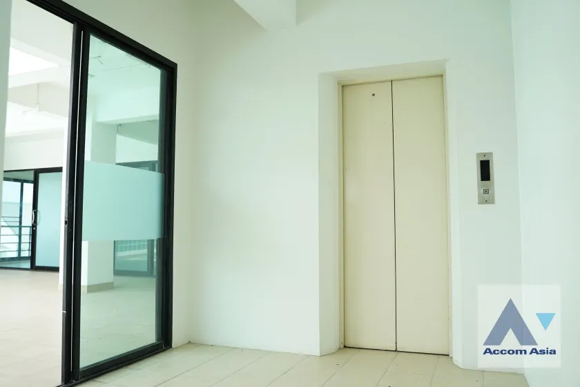 12  7 br House For Rent in Pattanakarn ,Bangkok  AA26801